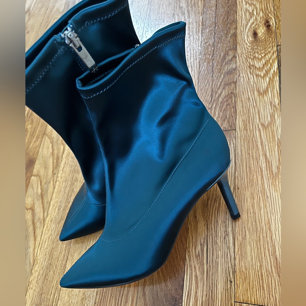 Pristine Aquatalia Satin Booties